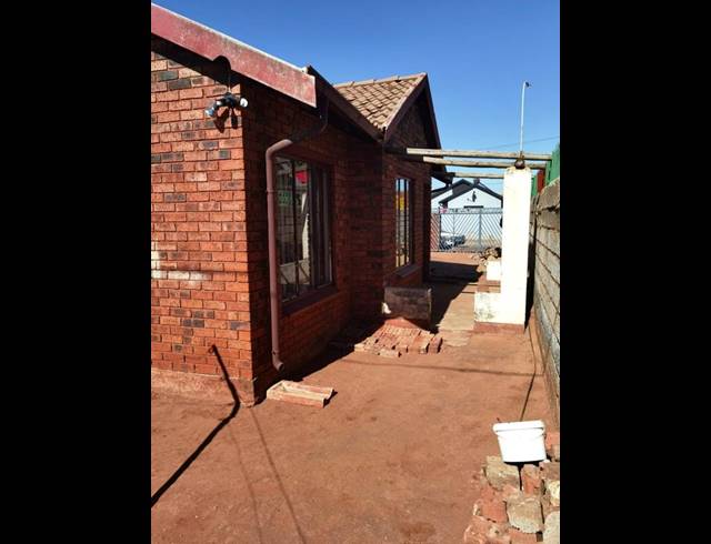 3 BEDROOM HOUSE FOR SALE IN PROTEA GLEN